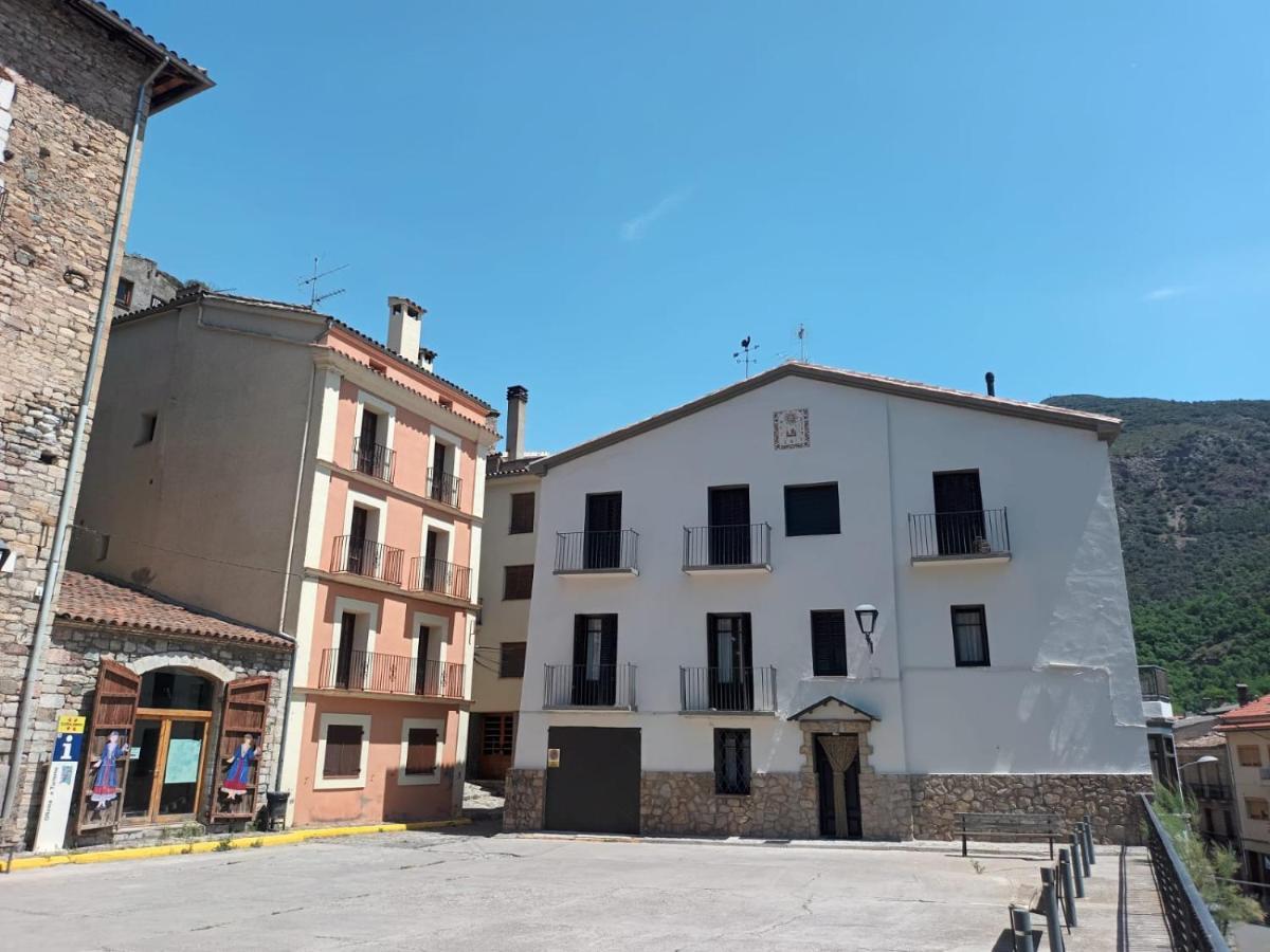 Un Tros De Sal. Casa Rural A Gerri De La Sal. Villa Luaran gambar